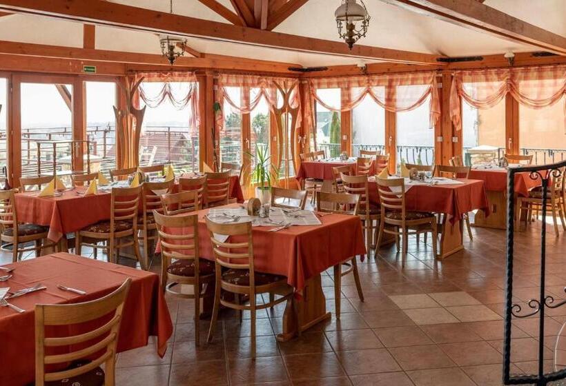 مبيت وإفطار Főnix Wellness Panzió Hévíz