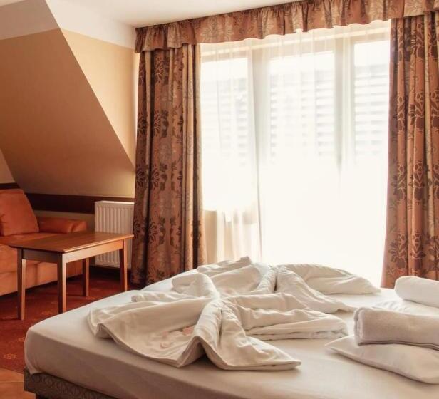 مبيت وإفطار Főnix Wellness Panzió Hévíz