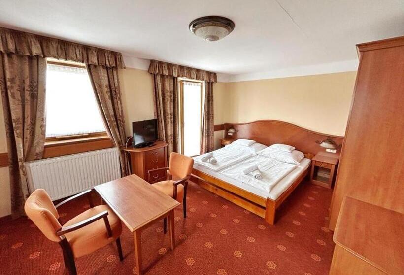 مبيت وإفطار Főnix Wellness Panzió Hévíz