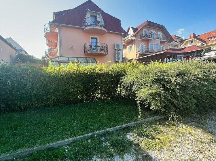 مبيت وإفطار Főnix Wellness Panzió Hévíz