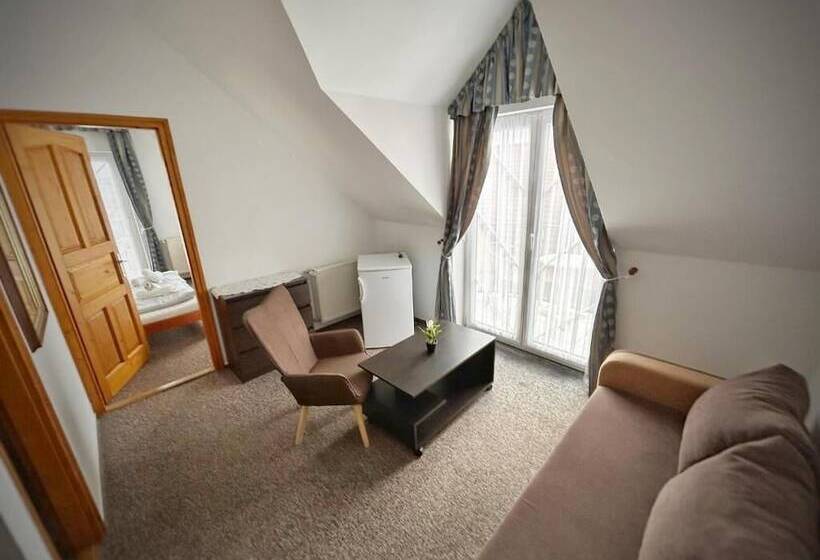 مبيت وإفطار Főnix Wellness Panzió Hévíz