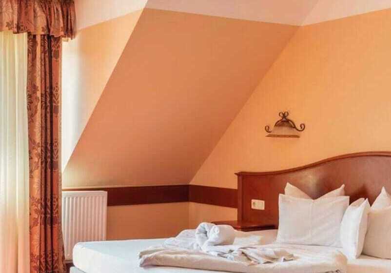 مبيت وإفطار Főnix Wellness Panzió Hévíz