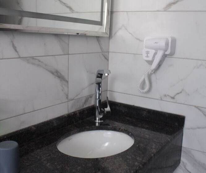 هتل Holiday Season