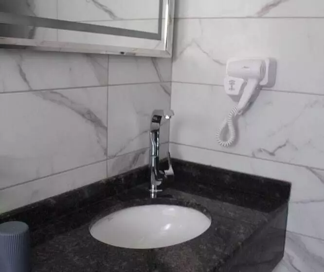 هتل Holiday Season