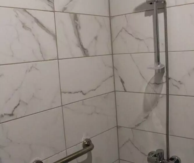 هتل Holiday Season