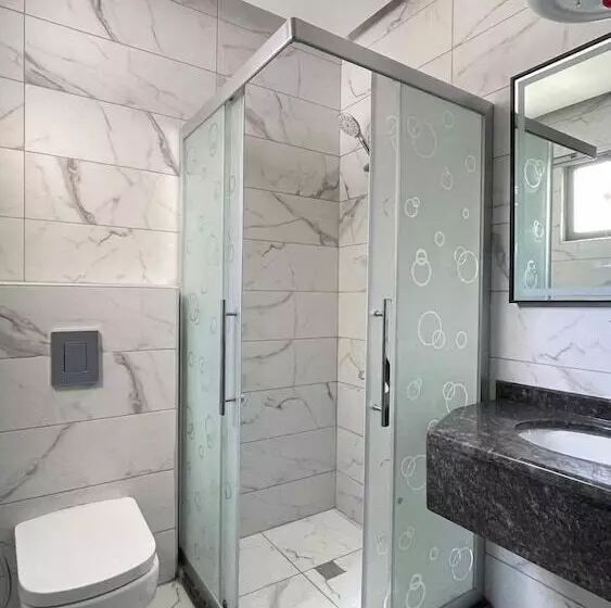 هتل Holiday Season