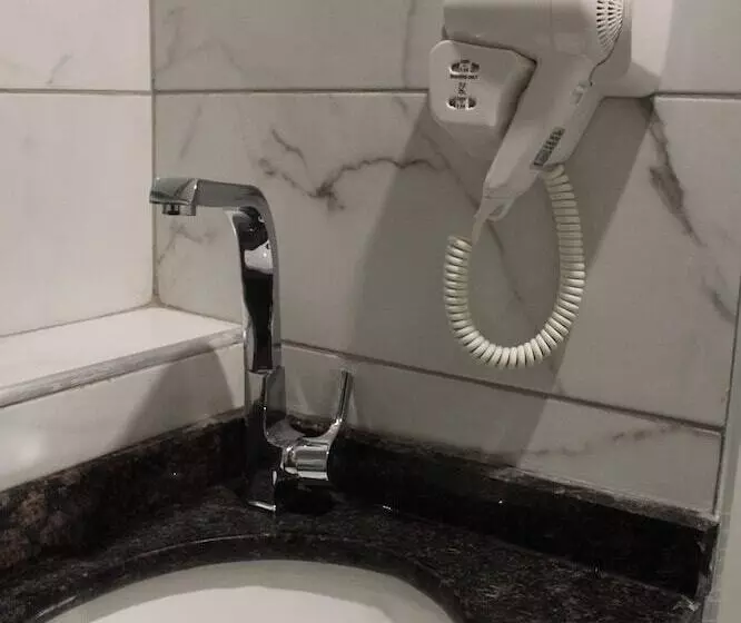 هتل Holiday Season