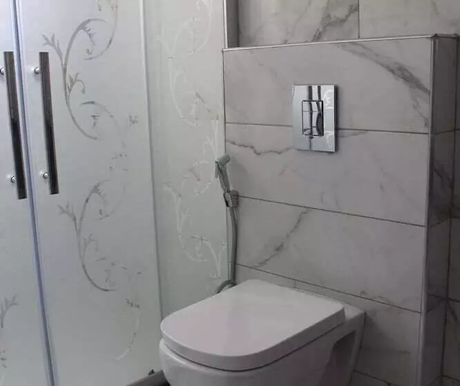 هتل Holiday Season