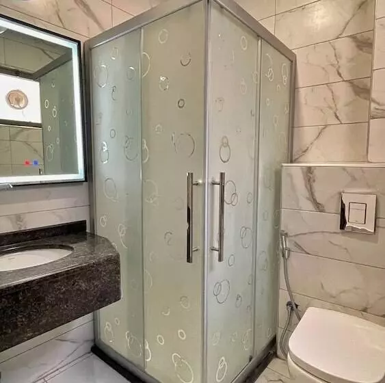 هتل Holiday Season