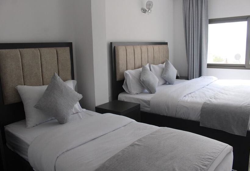 هتل Holiday Season