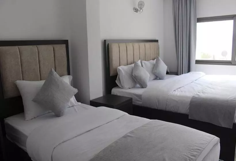 هتل Holiday Season