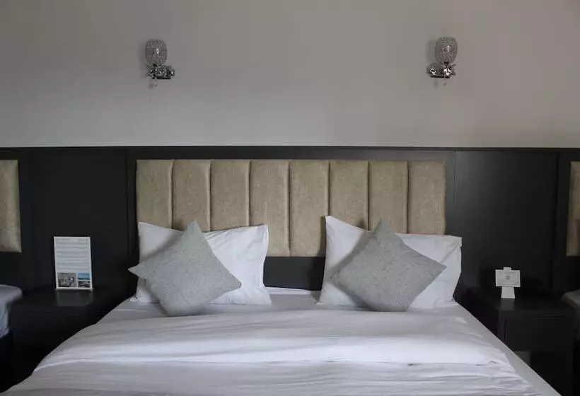 هتل Holiday Season