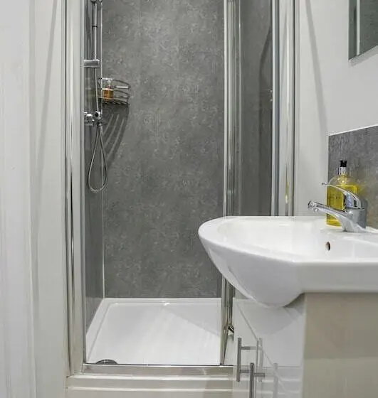 ホテル Homesly Guest Rooms, Comfortable En Suite Guest Rooms With Free Parking And Self Check In