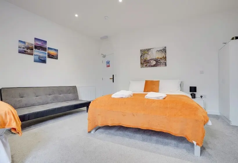 ホテル Homesly Guest Rooms, Comfortable En Suite Guest Rooms With Free Parking And Self Check In