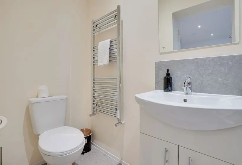 ホテル Homesly Guest Rooms, Comfortable En Suite Guest Rooms With Free Parking And Self Check In