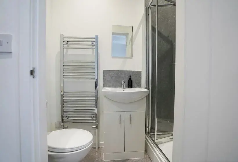 ホテル Homesly Guest Rooms, Comfortable En Suite Guest Rooms With Free Parking And Self Check In