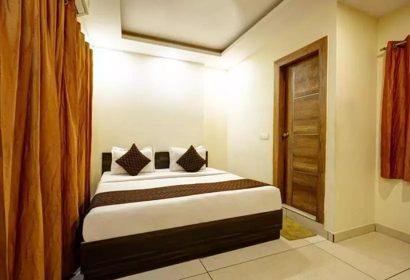 هتل Royal Marina Near Igi Airport Delhi