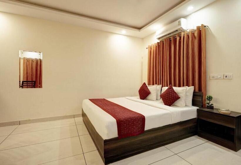 هتل Royal Marina Near Igi Airport Delhi