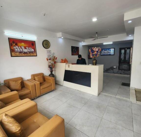 هتل Royal Marina Near Igi Airport Delhi