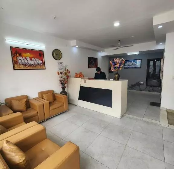 هتل Royal Marina Near Igi Airport Delhi