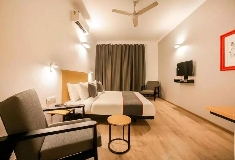 هتل Royal Marina Near Igi Airport Delhi