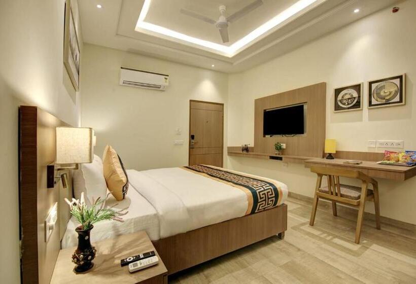 هتل Royal Marina Near Igi Airport Delhi