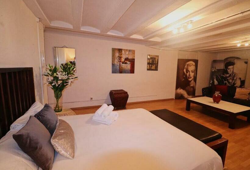 Общежитие Efate Rooms