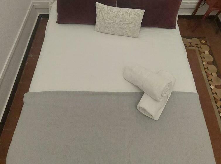 Общежитие Efate Rooms