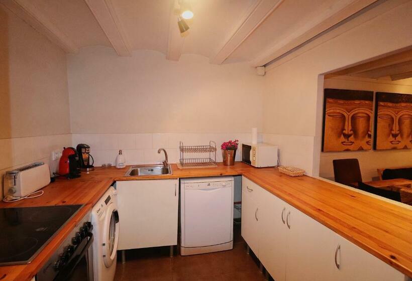 Общежитие Efate Rooms