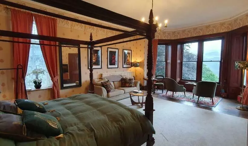 تختخواب و صبحانه Cader Suite At Penycoed Hall Incl Luxury Hot Tub