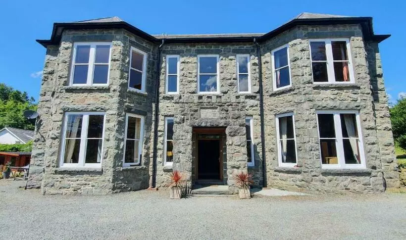 تختخواب و صبحانه Cader Suite At Penycoed Hall Incl Luxury Hot Tub