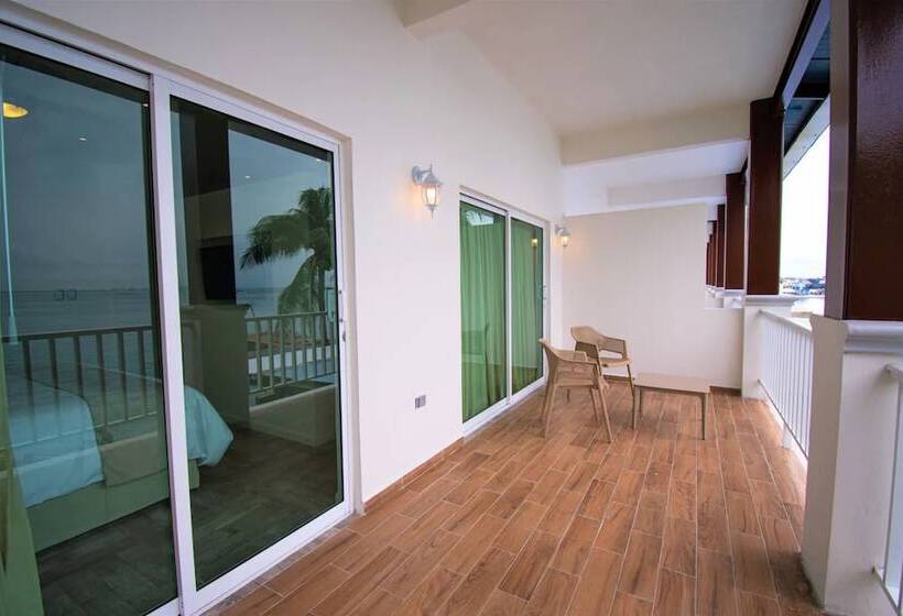 فندق Bartolome Oceanfront Suites