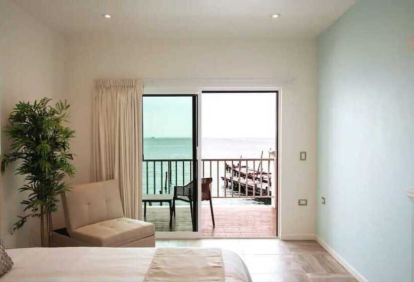 فندق Bartolome Oceanfront Suites