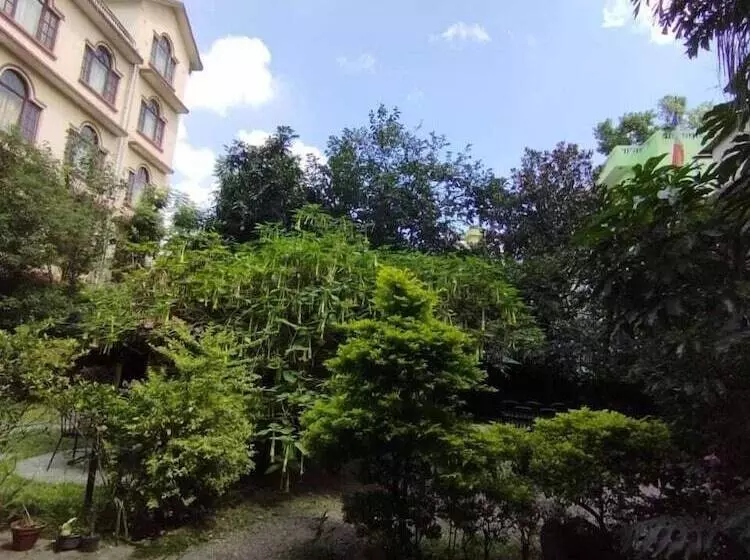 هتل Cloud 9 Garden