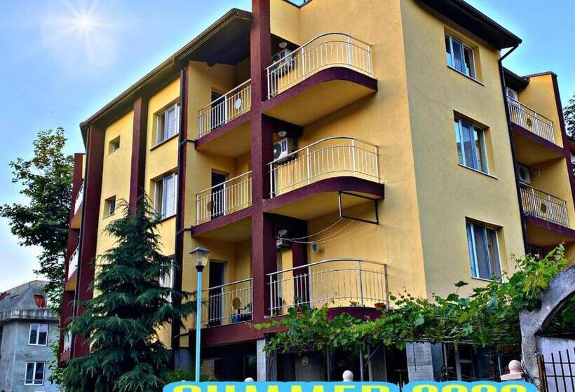 ペンション Guest House Kostovi