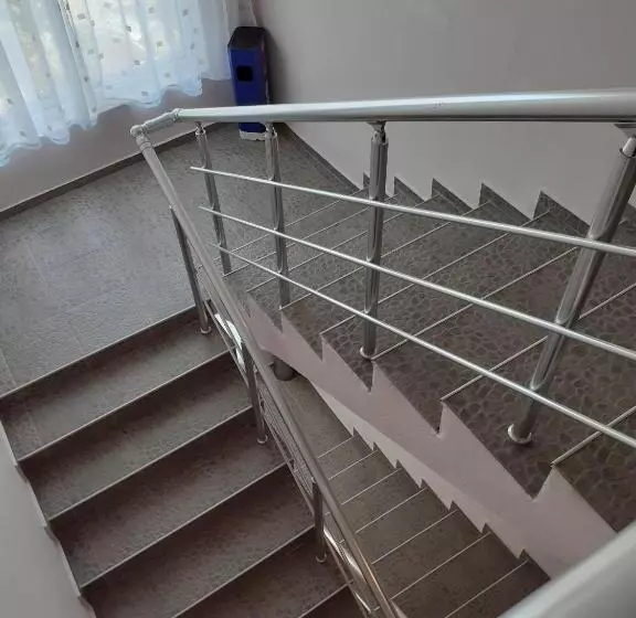 Majatalo Guest House Kostovi