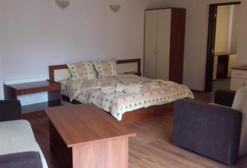 ペンション Guest House Kostovi