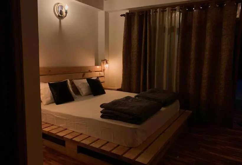 Roamate Hostel, Old Manali