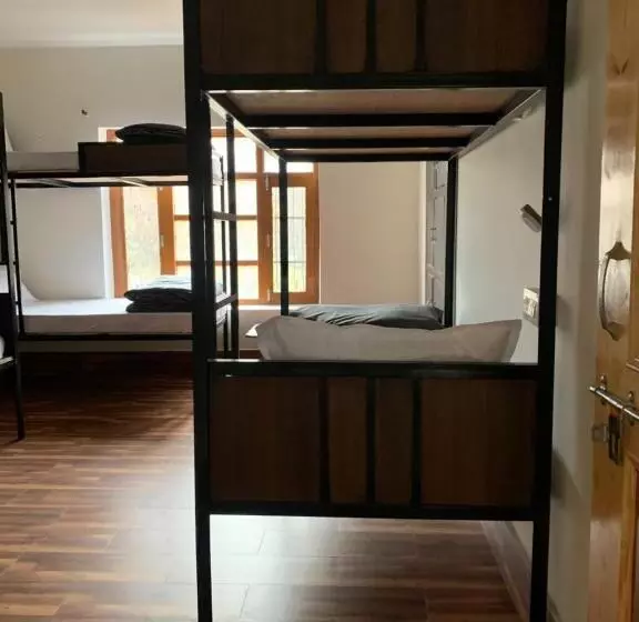 Roamate Hostel, Old Manali