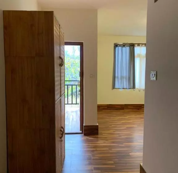 Roamate Hostel, Old Manali