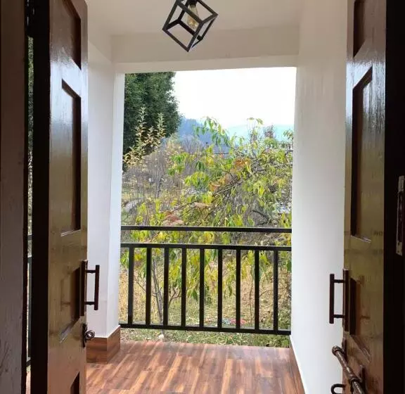 Roamate Hostel, Old Manali