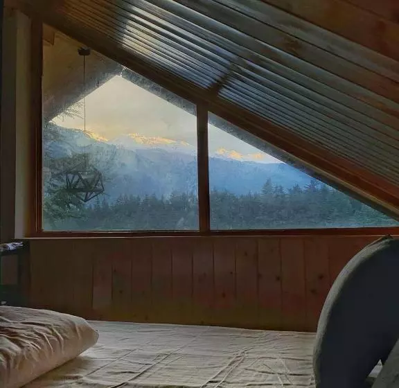 Roamate Hostel, Old Manali