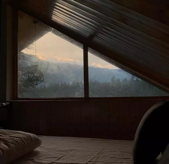 Roamate Hostel, Old Manali