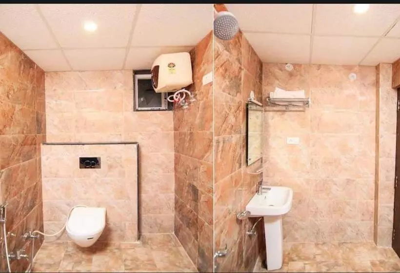 Collection O Hotel Pal Avadh