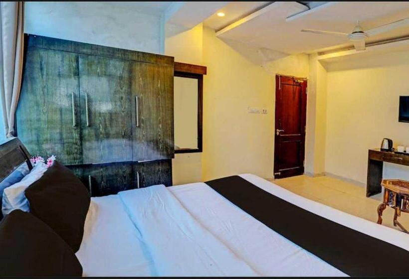 Collection O Hotel Pal Avadh