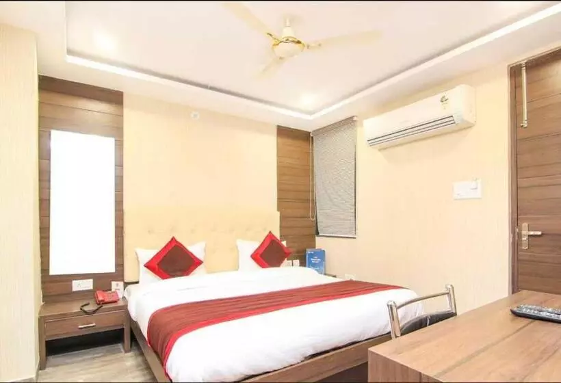 Collection O Hotel Pal Avadh