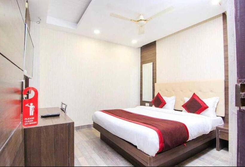 Collection O Hotel Pal Avadh