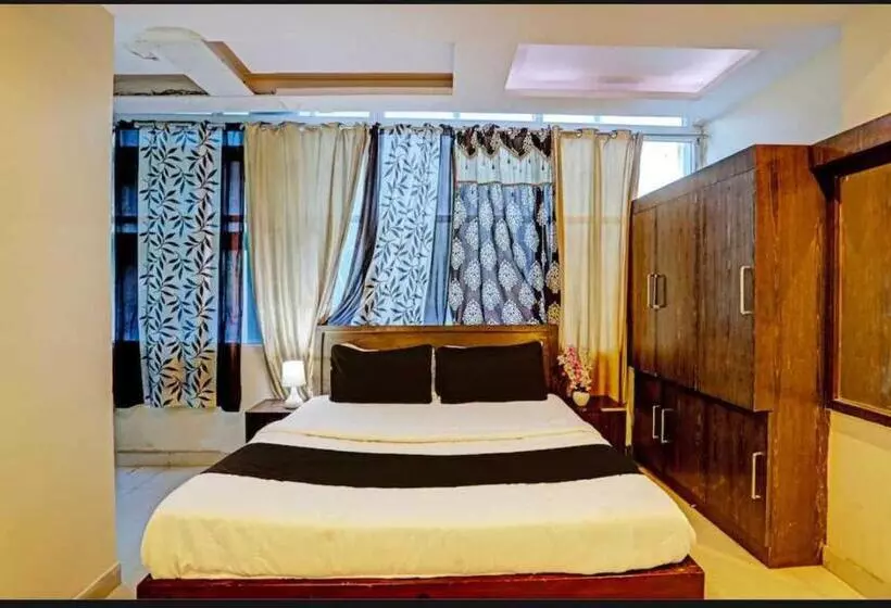 Collection O Hotel Pal Avadh