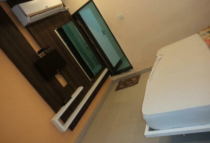 בית מלון כפרי Exotic Stay Near Shivaji Marg