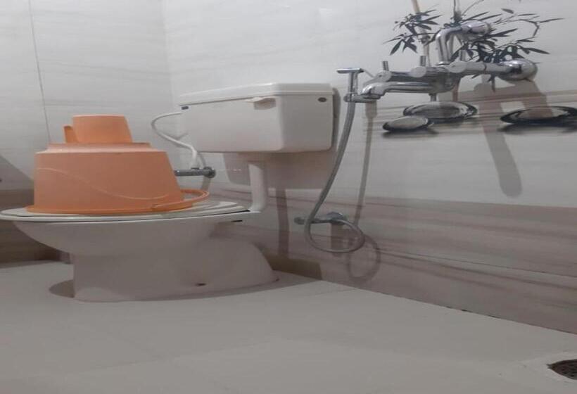 Отель Staymaker Marvel Residency